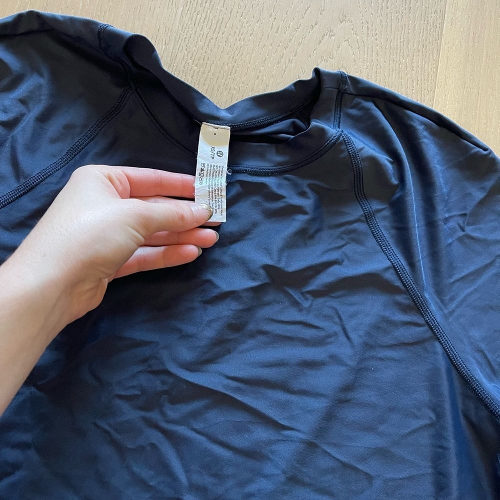 Lululemon • T - Picture 2 of 3